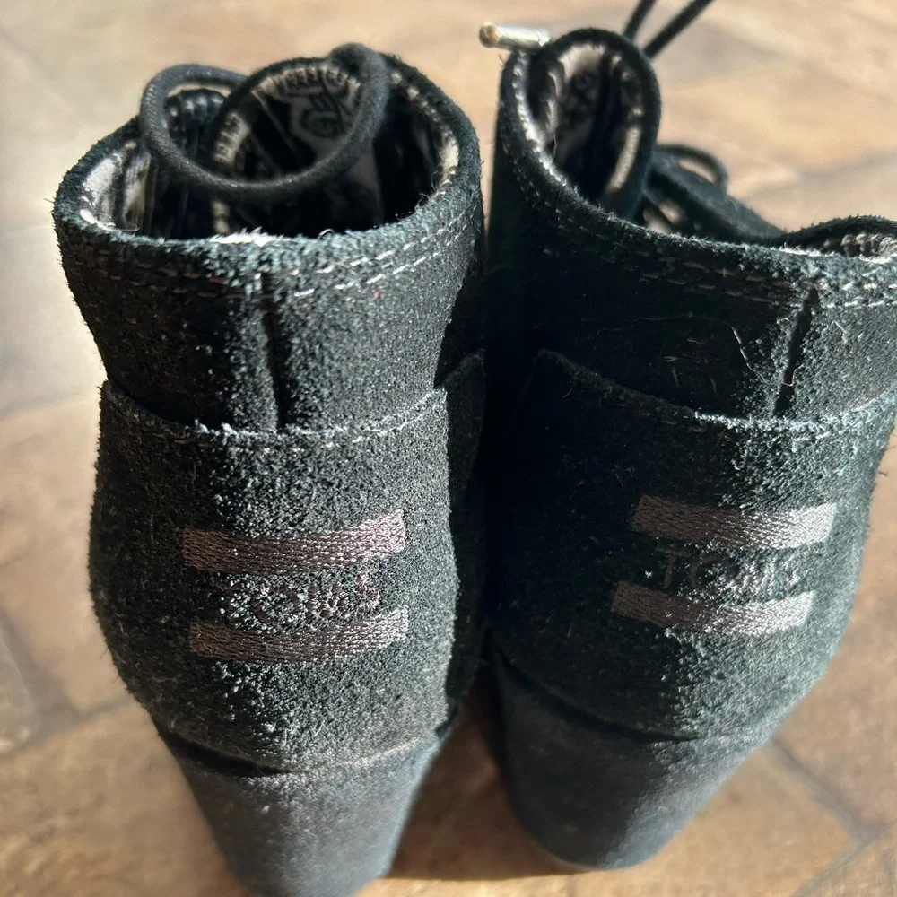 Black Tom Desert Suede wedge Bootie women’s size 6 good used condition - Picture 3 of 6